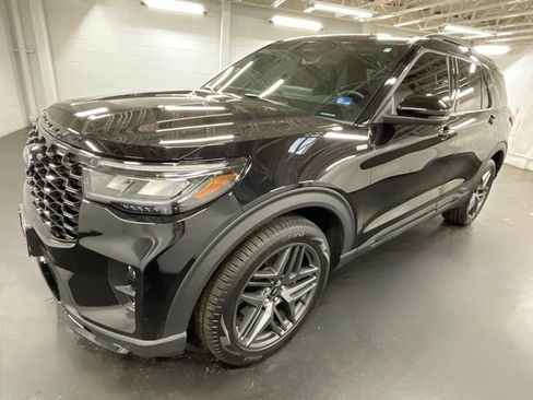 Used 2025 Ford Explorer ST-Line w/ Premium Package AWD/4WD image 1