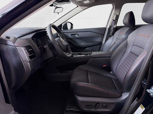 Certified 2025 Nissan Rogue SV AWD/4WD image 17