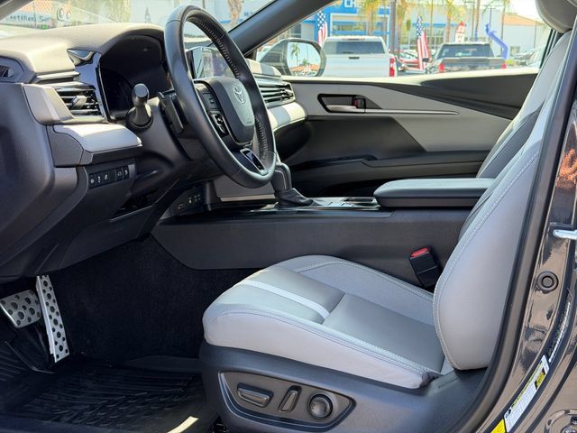 Used 2025 Toyota Camry SE w/ Convenience Package FWD image 15
