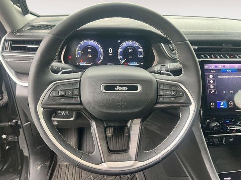 Used 2023 Jeep Grand Cherokee Limited w/ Luxury Tech Group II AWD/4WD image 41
