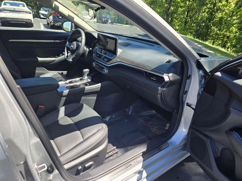 Used 2025 Nissan Altima 2.5 SL FWD image 23