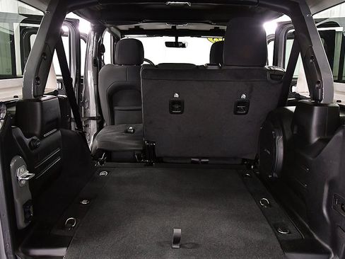 Used 2023 Jeep Wrangler Sahara image 28