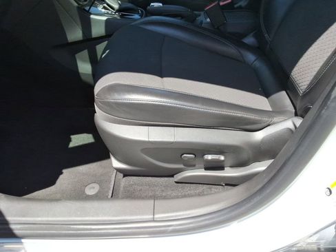 Used 2021 Buick Encore Preferred FWD image 23