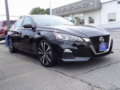 Used 2022 Nissan Altima 2.5 SR image 1