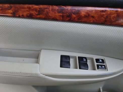 Used 2011 Subaru Outback 2.5i Limited w/ PWR Moonroof Pkg AWD/4WD image 11