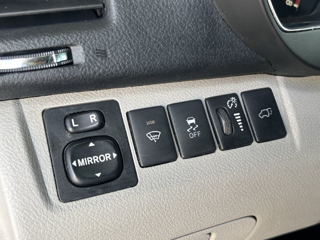 Used 2012 Toyota Highlander SE w/ Tow Pkg FWD image 19