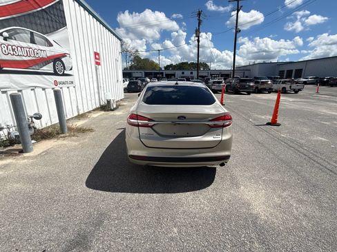 Used 2017 Ford Fusion SE w/ Fusion SE Technology Package FWD image 7