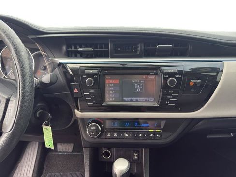 Used 2016 Toyota Corolla LE FWD image 12