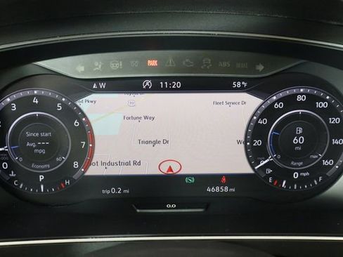 Used 2019 Volkswagen Tiguan SEL Premium image 11