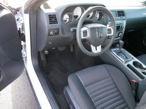 Used 2013 Dodge Challenger R/T image 9