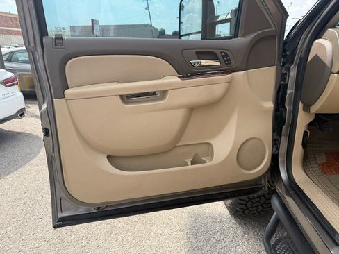 Used 2014 Chevrolet Silverado 2500 LTZ w/ LTZ Plus Package image 13