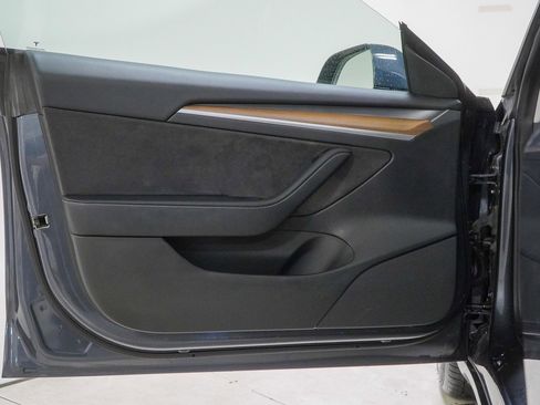 Used 2022 Tesla Model 3 Long Range image 17