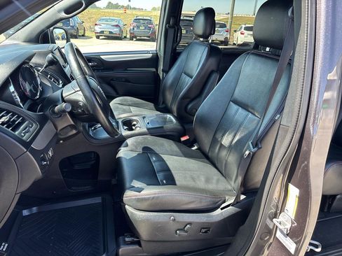 Used 2017 Dodge Grand Caravan GT image 19
