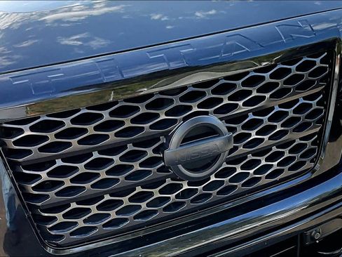 Used 2019 Nissan Titan SV w/ SV Convenience Package image 29