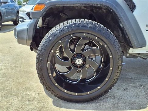 Used 2018 Jeep Wrangler Sport image 10