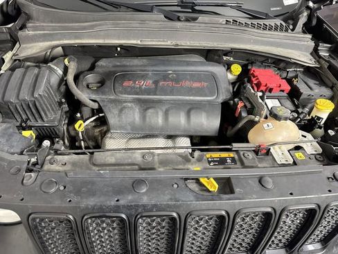 Used 2020 Jeep Renegade Altitude FWD image 23
