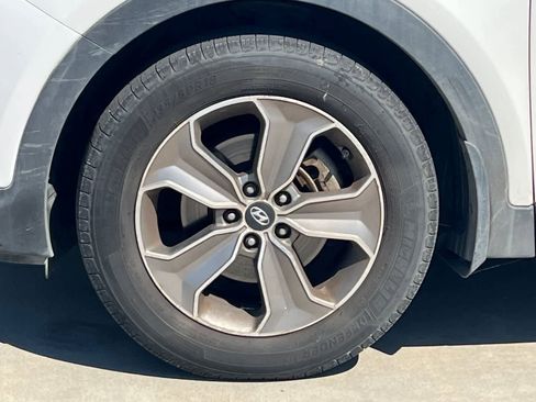 Used 2014 Hyundai Santa Fe GLS image 12