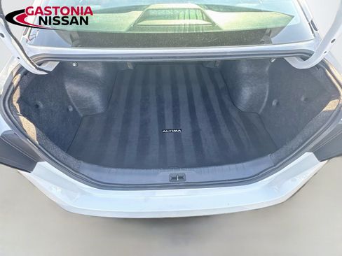 Used 2025 Nissan Altima 2.5 SV FWD image 32