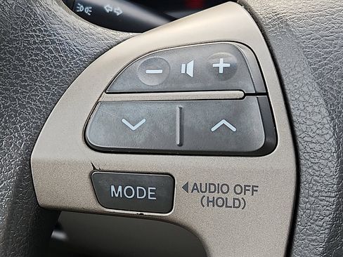 Used 2011 Toyota Camry LE image 19