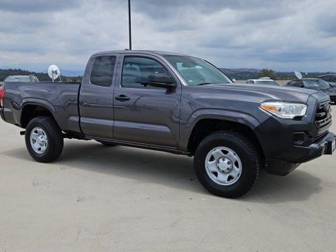 Used 2019 Toyota Tacoma SR RWD image 2