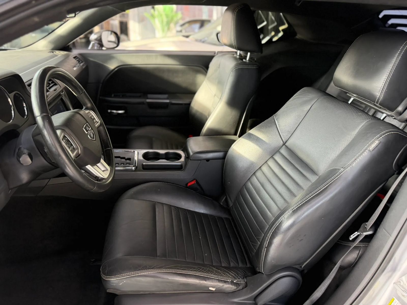 Used 2011 Dodge Challenger RWD image 4