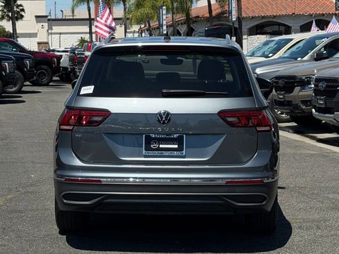 Used 2023 Volkswagen Tiguan SE w/ Panoramic Sunroof Package FWD image 7