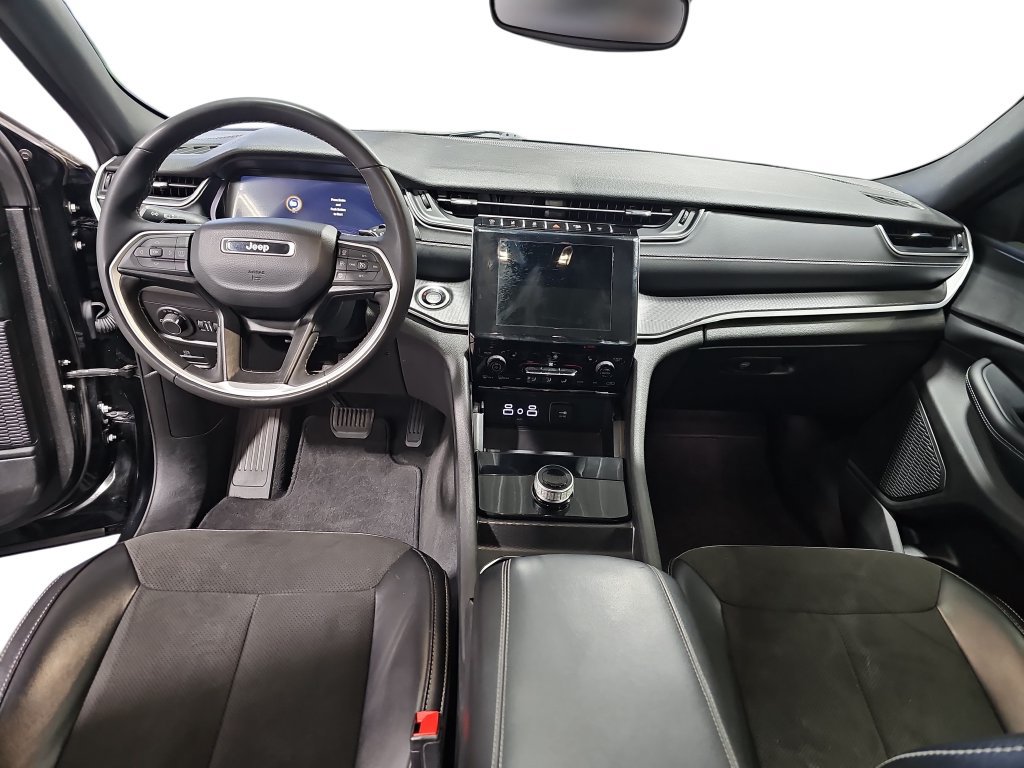 Used 2024 Jeep Grand Cherokee Altitude AWD/4WD image 9