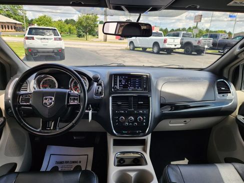 Used 2018 Dodge Grand Caravan SXT FWD image 18