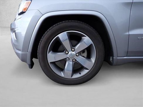 Used 2015 Jeep Grand Cherokee Overland w/ Advanced Technology Group AWD/4WD image 7