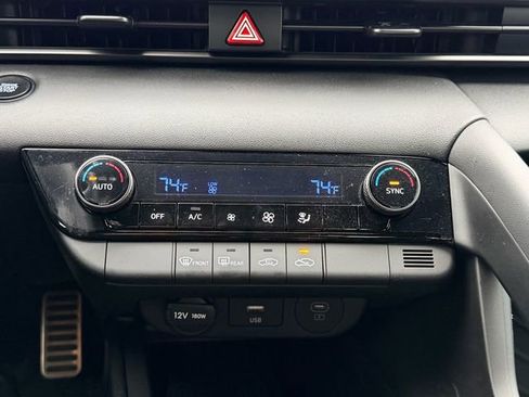 Used 2025 Hyundai Elantra Sport image 17