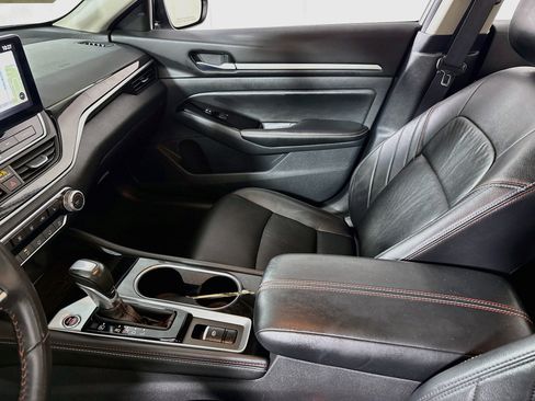 Used 2024 Nissan Altima 2.5 SR w/ SR Premium Package AWD/4WD image 25