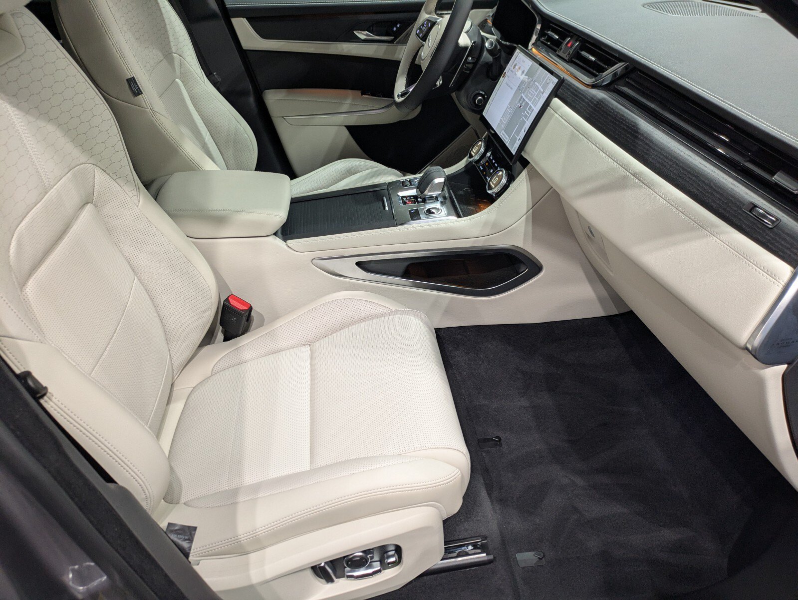 New 2026 Jaguar F-PACE R-Dynamic S AWD/4WD image 24