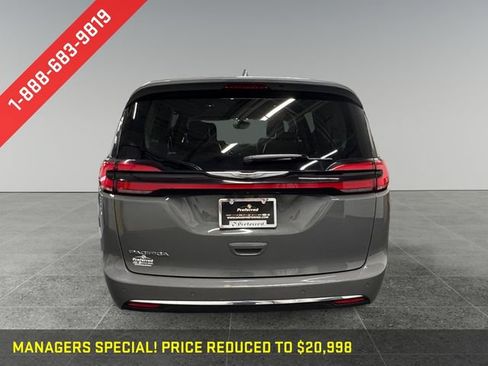 Used 2021 Chrysler Pacifica Touring-L FWD image 24