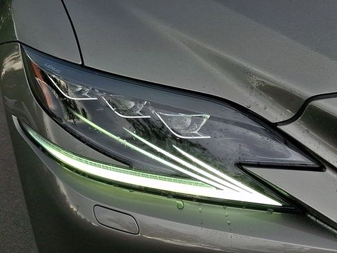 Used 2020 Lexus LS 500h AWD image 9