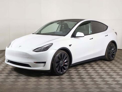 Used 2023 Tesla Model Y Long Range image 9