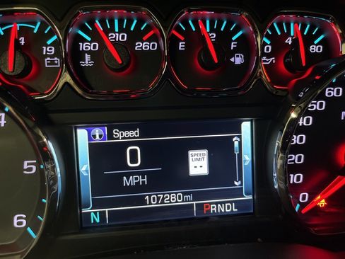 Used 2019 Chevrolet Suburban LT image 18