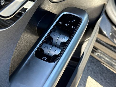 Used 2024 Mercedes-Benz C 300 Sedan image 24