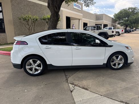 Used 2012 Chevrolet Volt FWD image 3