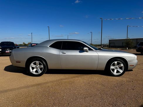 Used 2012 Dodge Challenger SXT image 4