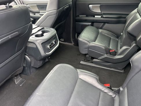 Used 2025 Ford Expedition Max Platinum AWD/4WD image 11