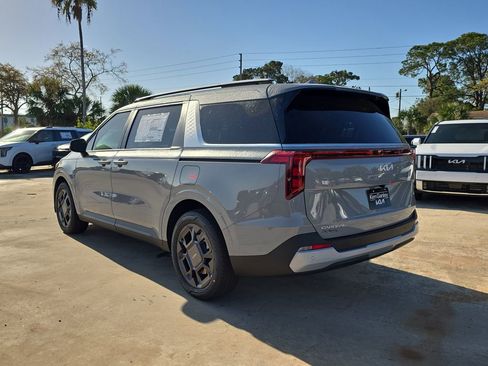 New 2026 Kia Carnival EX FWD image 6