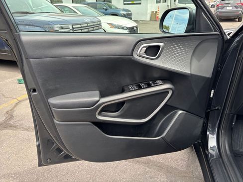 Used 2025 Kia Soul LX w/ LX Technology Package image 18