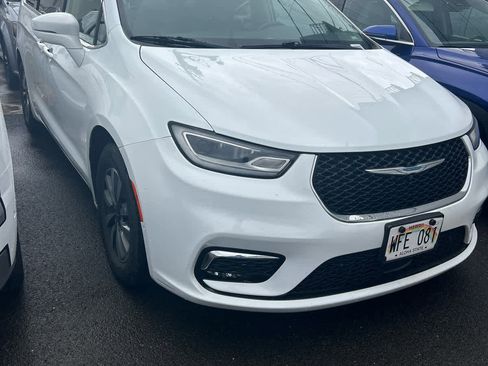 Used 2021 Chrysler Pacifica Touring-L FWD image 15