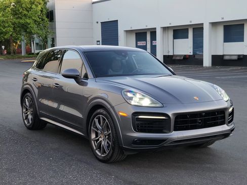 Used 2019 Porsche Cayenne S AWD/4WD image 5