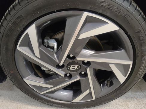 Used 2025 Hyundai Elantra SEL FWD image 31