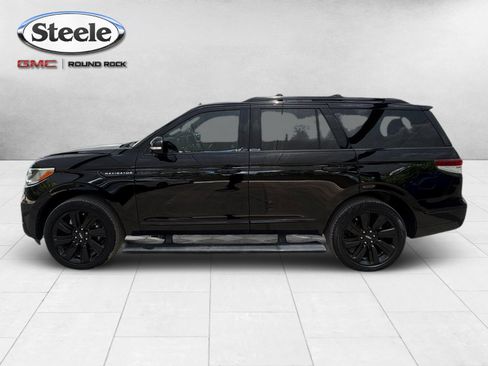 Used 2023 Lincoln Navigator Reserve AWD/4WD image 2