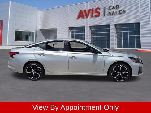Used 2025 Nissan Altima 2.5 SR FWD image 5