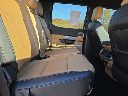 Used 2023 Ford F250 Lariat w/ Chrome Package image 19