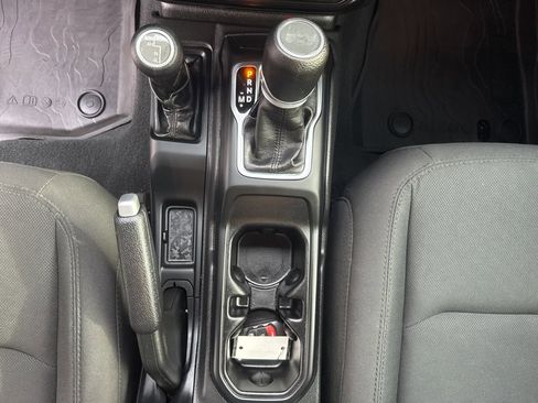 Used 2022 Jeep Wrangler Unlimited Sport image 39