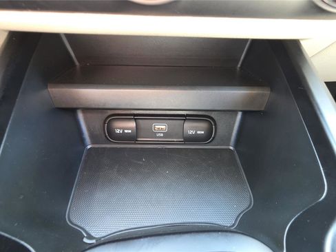 Used 2023 Kia Soul LX w/ LX Technology Package FWD image 19